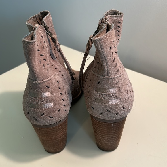 Toms size 7 peep toe suede wedge GUC - Picture 4 of 5